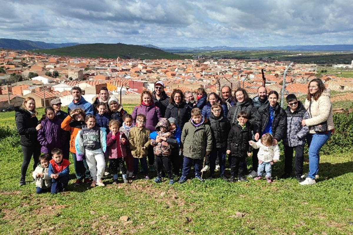 Estudiantes de la ONCE en Castilla-La Mancha junto a sus familias en la granja de Lidia
