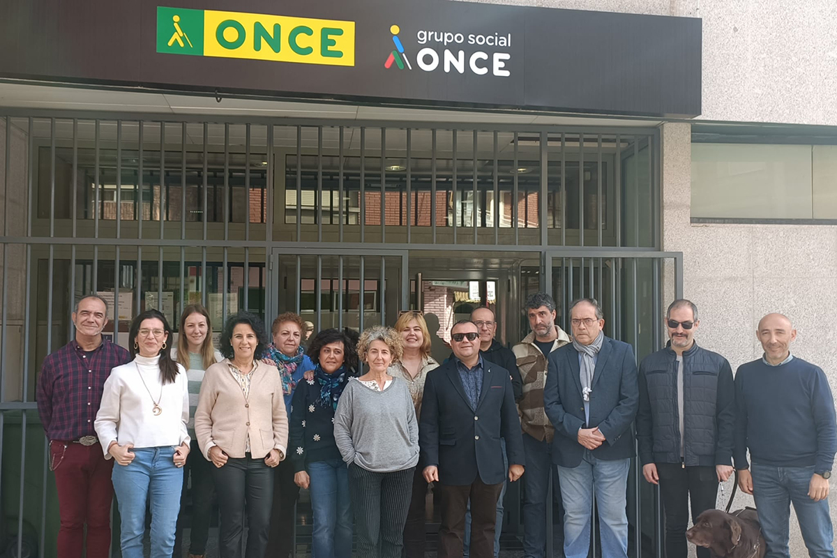 Foto de familia de los trabajadores y las trabajadoras de la ONCE en Ciudad Real