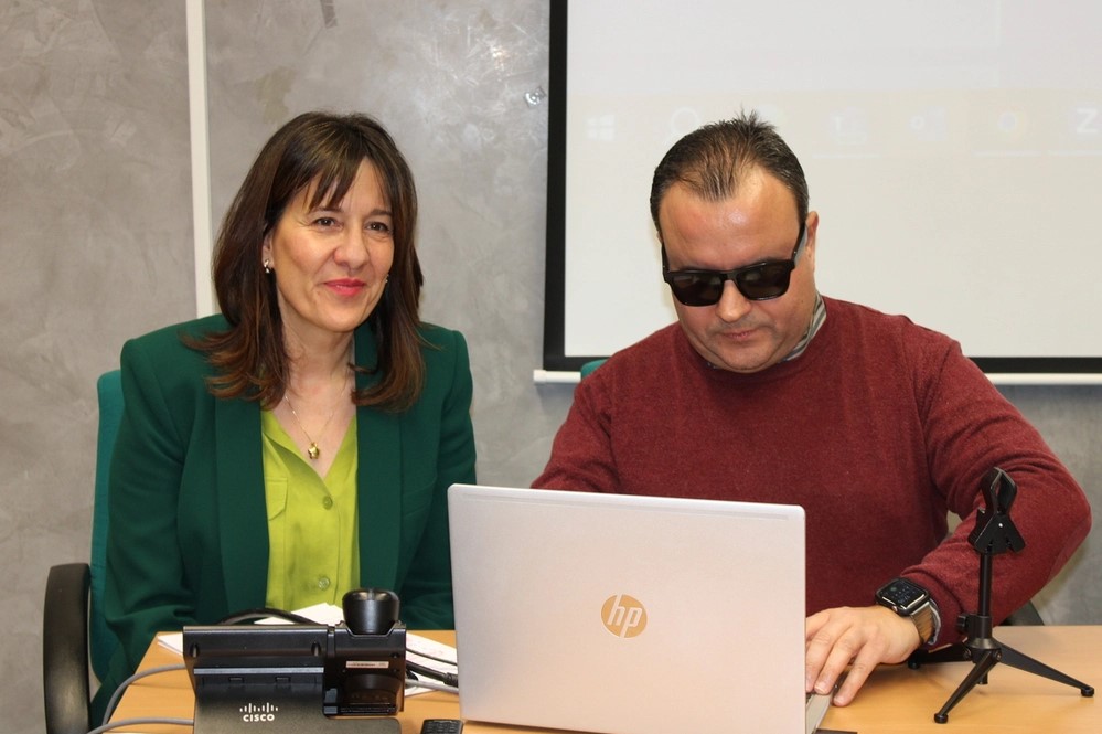 Blanca Fernández, delegada de la Junta de Comunidades en Ciudad Real, y Lorenzo Villahermosa, director de la agencia de Ciudad Real