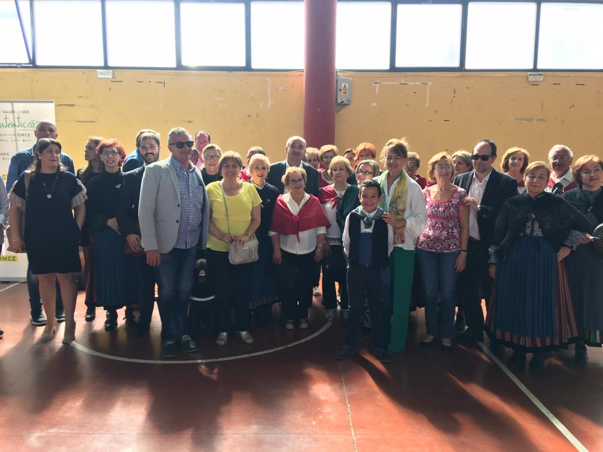 Foto de Familia con el grupo de folclore de Villarrobledo