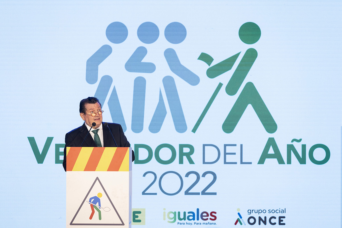 Ángel Sánchez, director general de la ONCE dirigiendose a los premiados