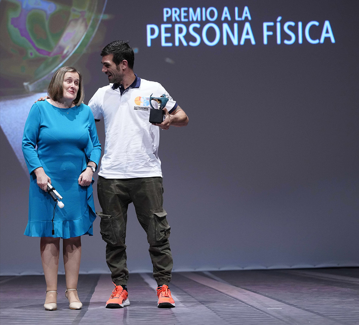 Sergio Jardín, presidente Fundación Raíces recogiendo el Premio a Persona Física