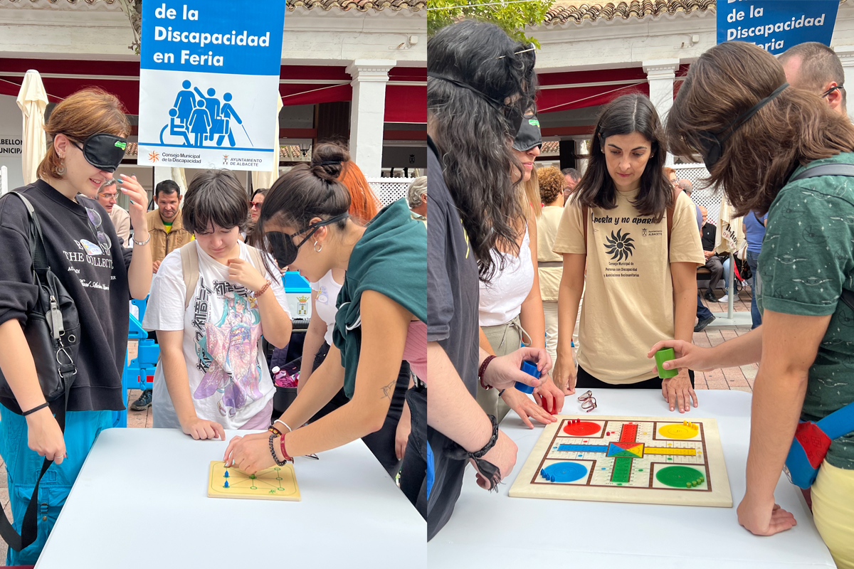Personas con el antifaz jugando a los juegos de mesa para personas ciegas en el Stand de la ONCE del Día de la Discapacidad en la Feria de Albacete