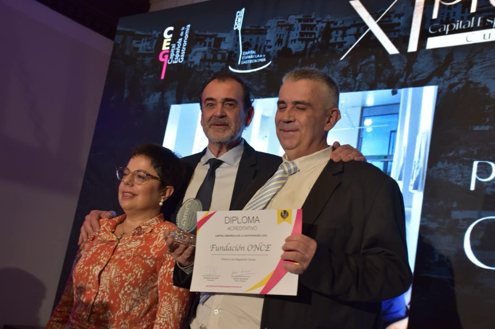 Javier Martínez recogiendo el Premio otorgado por jurado de Capital Gastronomía España