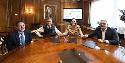 Momento de la firma del acuerdo con el Festival de Teatro Clásico de Almagro