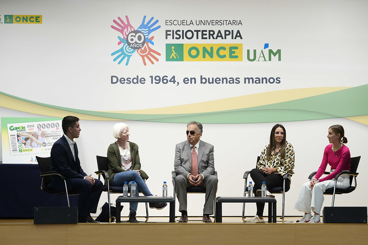 Mesa redonda durante el acto de celebración de los 60 años de la Escuela Universitaria de Fisioterapia de la ONCE