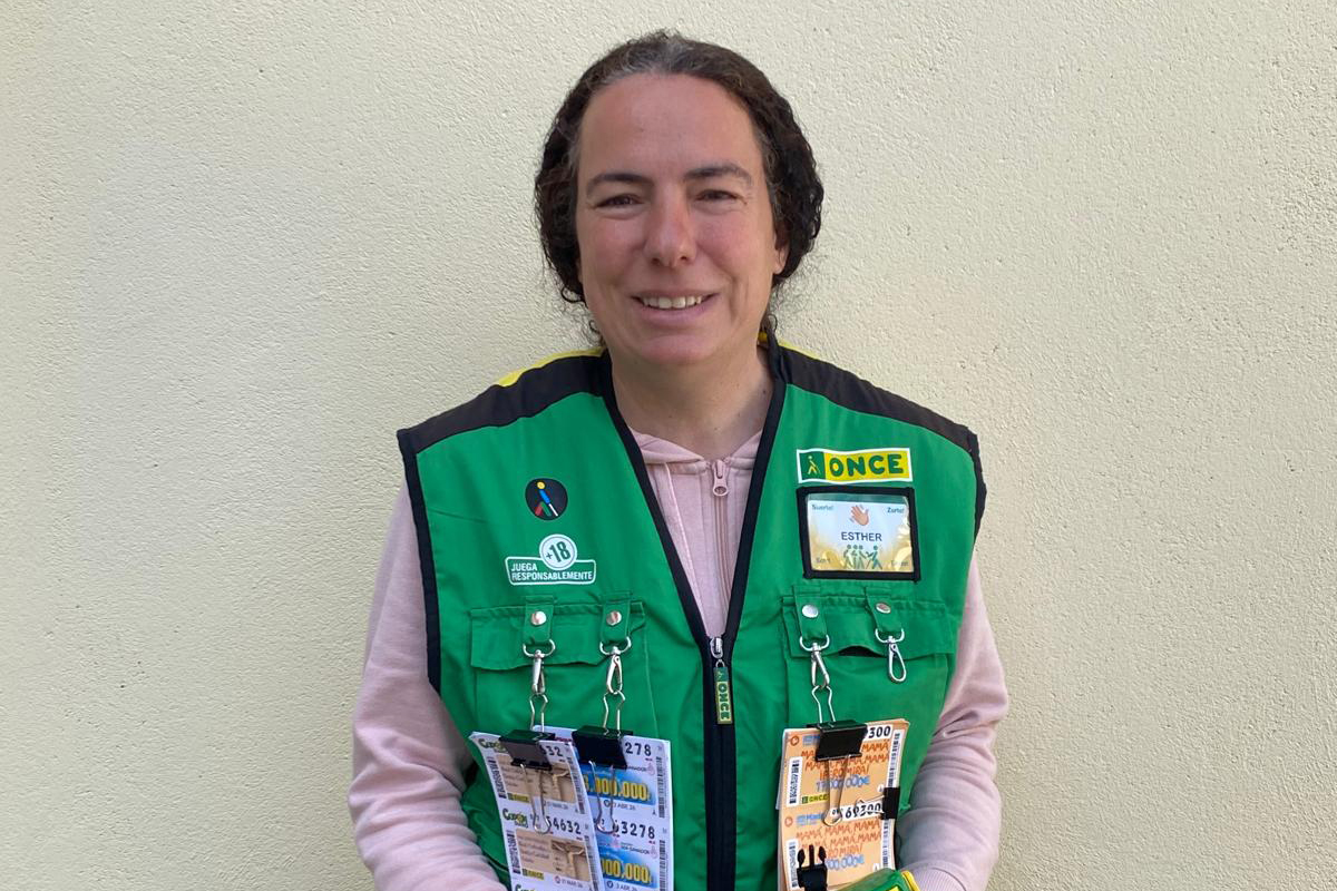 Esther del Molino Giménez, agente vendedora que ha repartido el premio del Eurojackpot