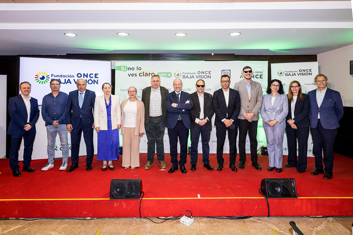 Foto familia de la presentación de la Fundación ONCE Baja Visión