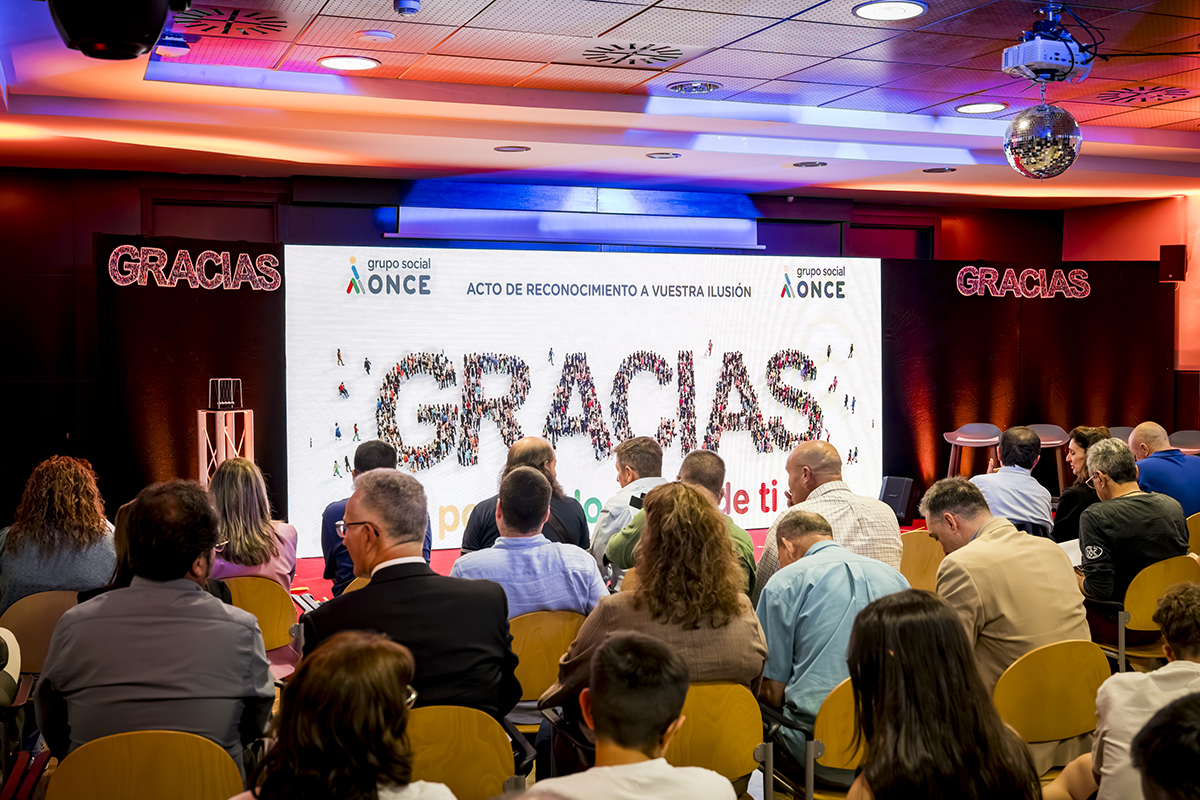 Escenario de la gala Gracias a Ti en Castilla-La Mancha con el público de espaldas