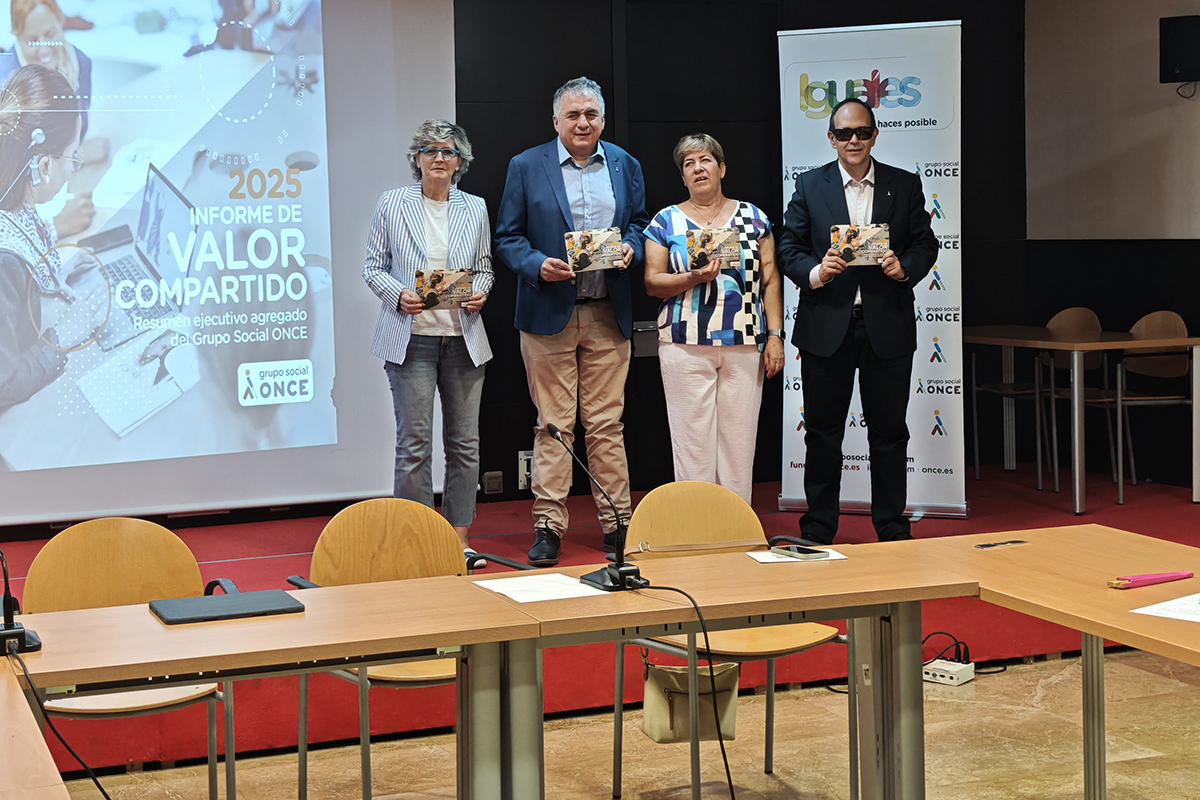 Foto de familia durante la presentación del Informe de Valor Compartido Grupo Social ONCE Castilla-La Mancha 2025