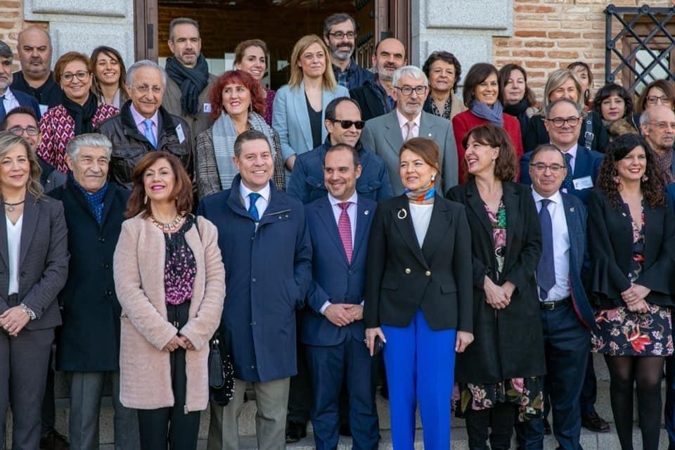 Foto de Familia Mesa del tercer sector de Castilla La Mancha en Cortes Regionales