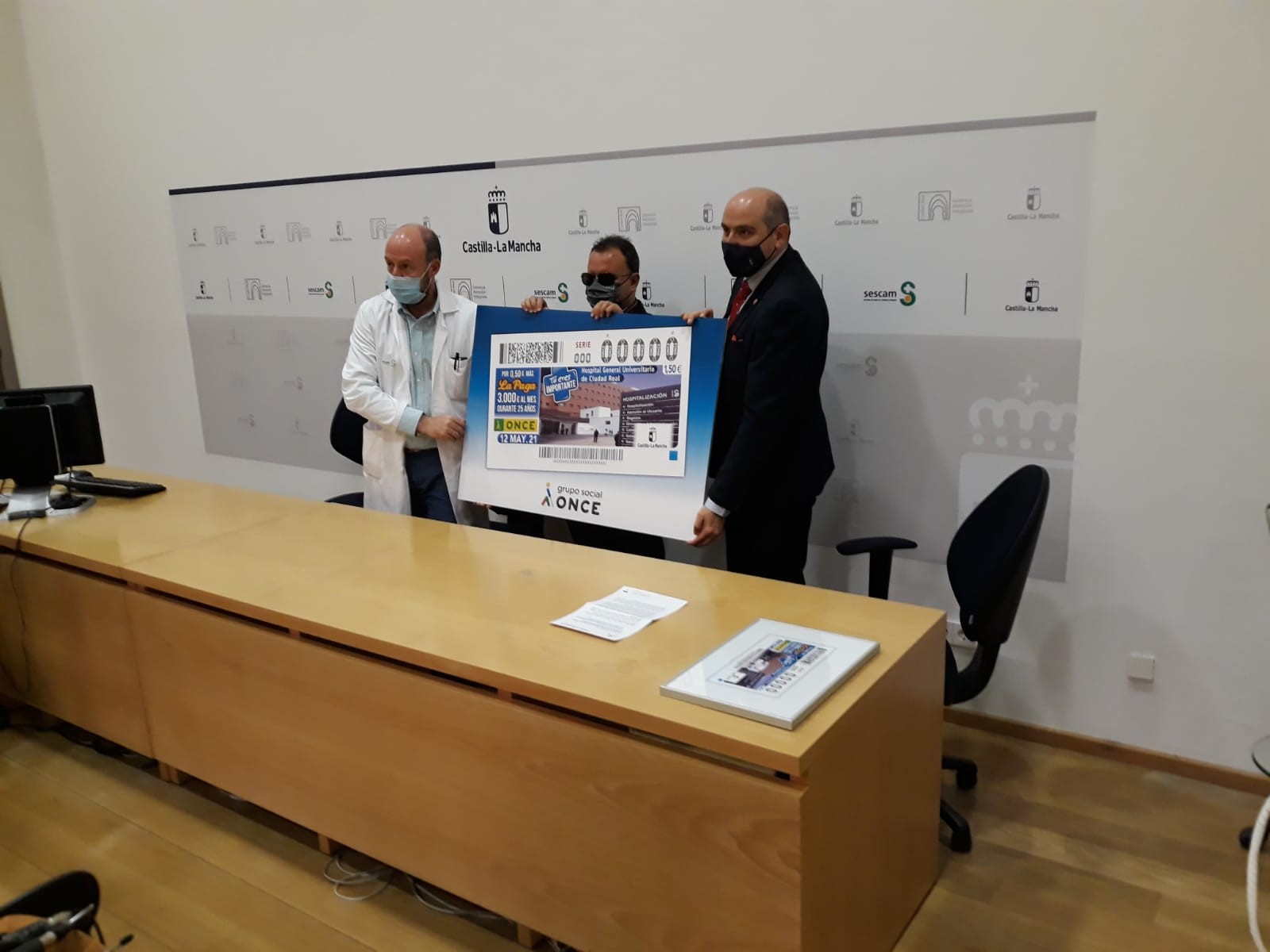 foto_presentacion_cupon_hospital_de_ciudad_real_12052021.jpg