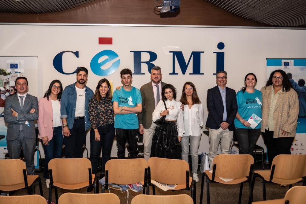 Algunos de los Jóvenes asistentes a la presentación de la Estrategia