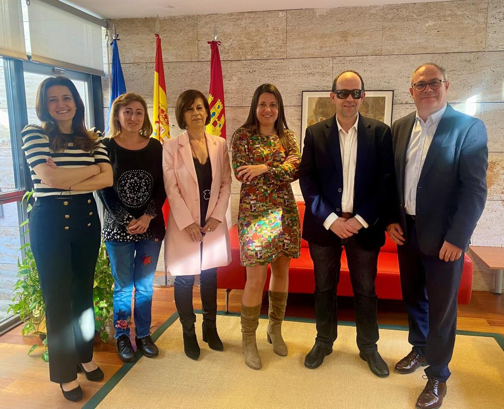 Representantes GSO y Consejera Bienestar Social y Director discapacidad