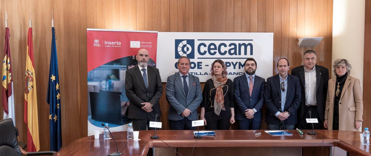 La secretaria general y directora de Transformación y Excelencia e Igualdad de Fundación ONCE y secretaria general de Inserta Empleo, Virginia Carcedo, y el presidente Confederación Regional de Empresarios de Castilla-La Mancha (CECAM), Ángel Nicolás