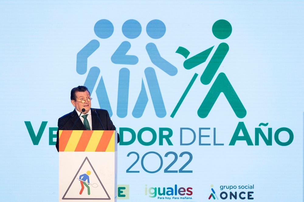 Ángel Sánchez, director general de la ONCE dirigiendose a los premiados
