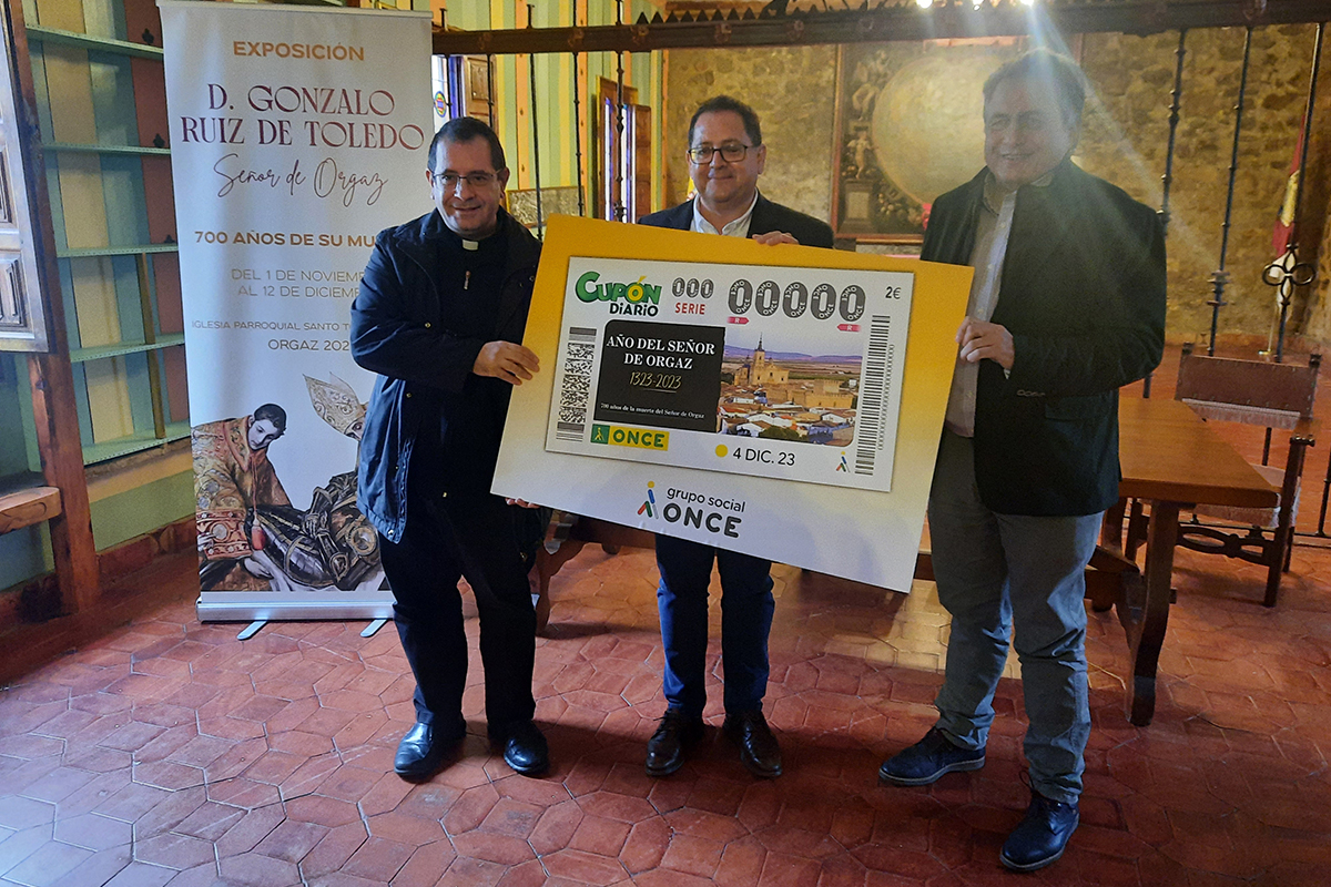Foto familia en la presentación del cupón dedicado al 700 aniversario del fallecimiento del señor de Orgaz, el famoso personaje del cuadro de El Greco