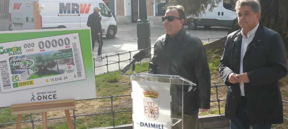 Acto de presentación del cupón dedicado al Olivo Milenario de Daimiel