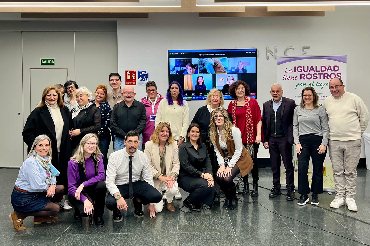 Foto de familia Agentes de Igualdad