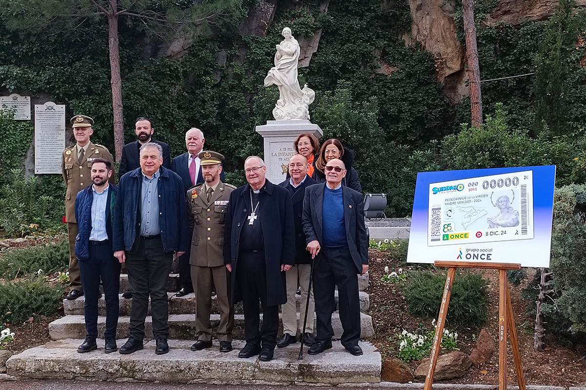 Foto de familia de la presentación de cupón dedicado a Madre Ven , peregrinación de la Virgen