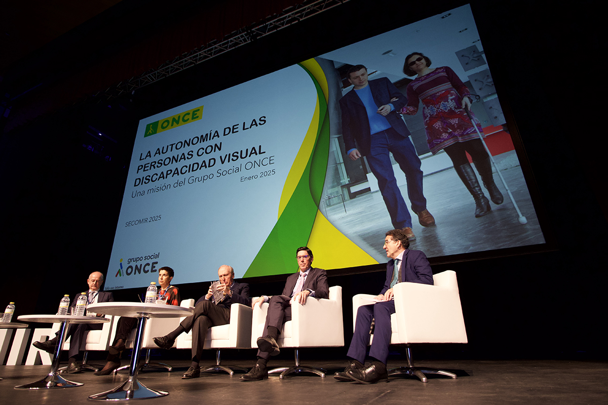Presentación de Andrés Ramos de la ponencia La autonomía de las personas con discapacidad visual: una misión del Grupo Social ONCE