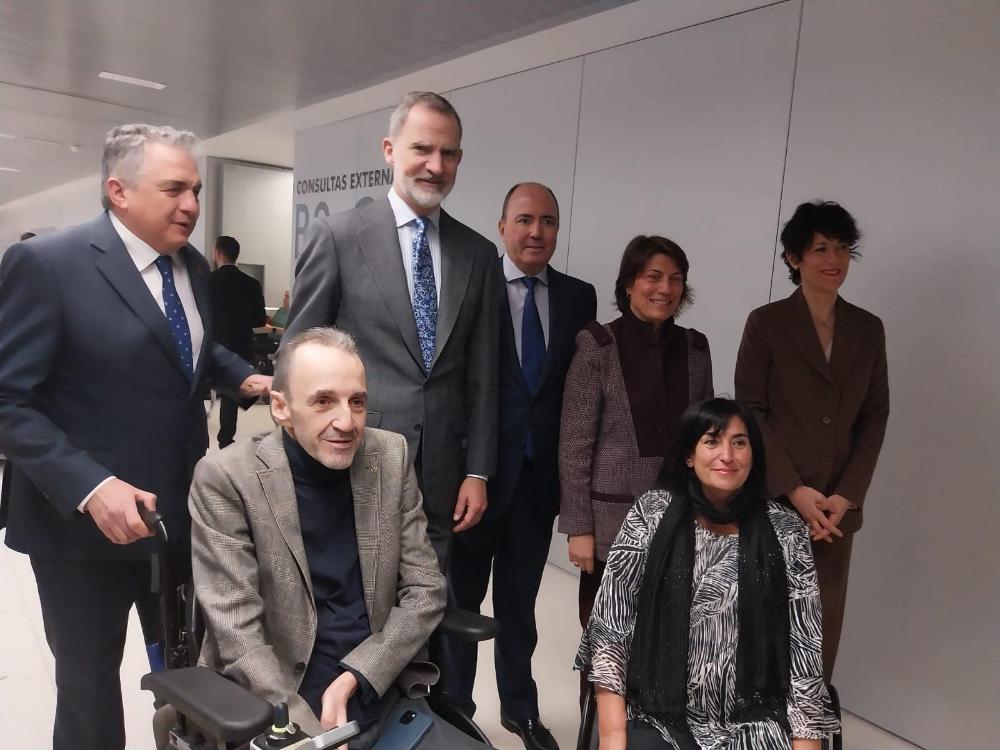 Integrantes del tercer sector, entre los que se encuentra Carlos Javier Hernández, junto a sus Majestades los Reyes