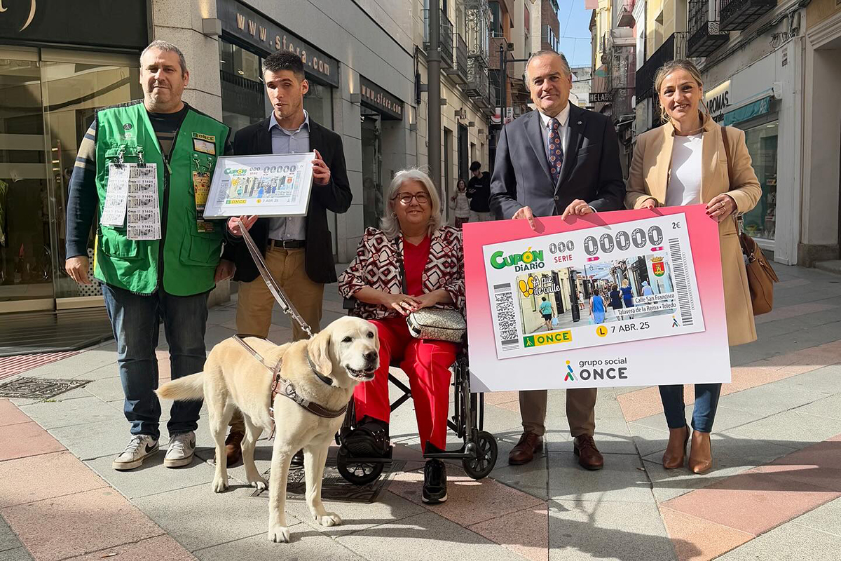 Foto de familia de la presentación del cupón