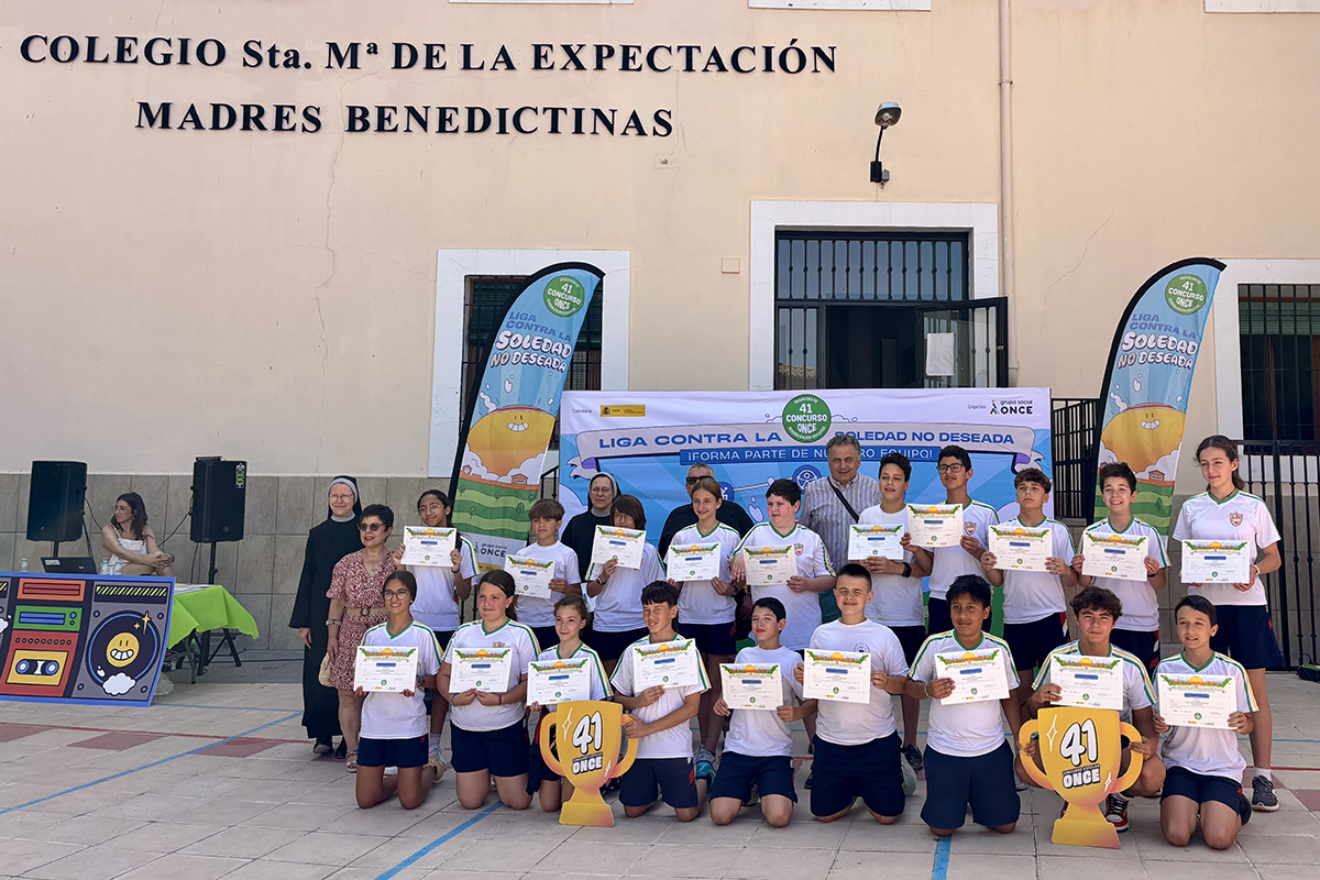 Alumnos del ‘Colegio Santa María de la Expectación’ de Cuenca en la fiesta de la 'Liga contra la Soledad No Deseada'