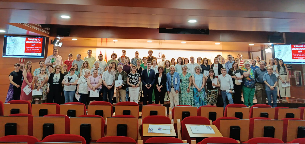 Foto de familia de la jornada Construyendo una nueva Ley de Voluntariado