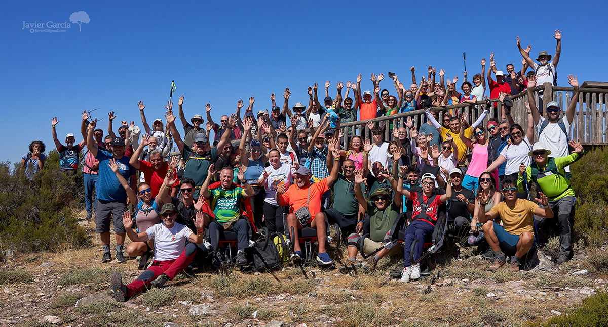 Foto de familia en la cima del pico Rocigalgo