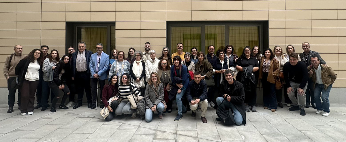 Foto de familia del equipo de Servicios Sociales de Castilla-La Mancha en el CRE de Madrid