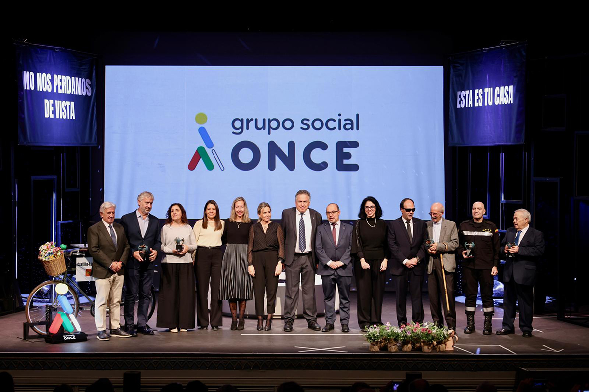 Foto de familia de los Premios Solidarios Grupo Social ONCE Castilla-La Mancha 2025