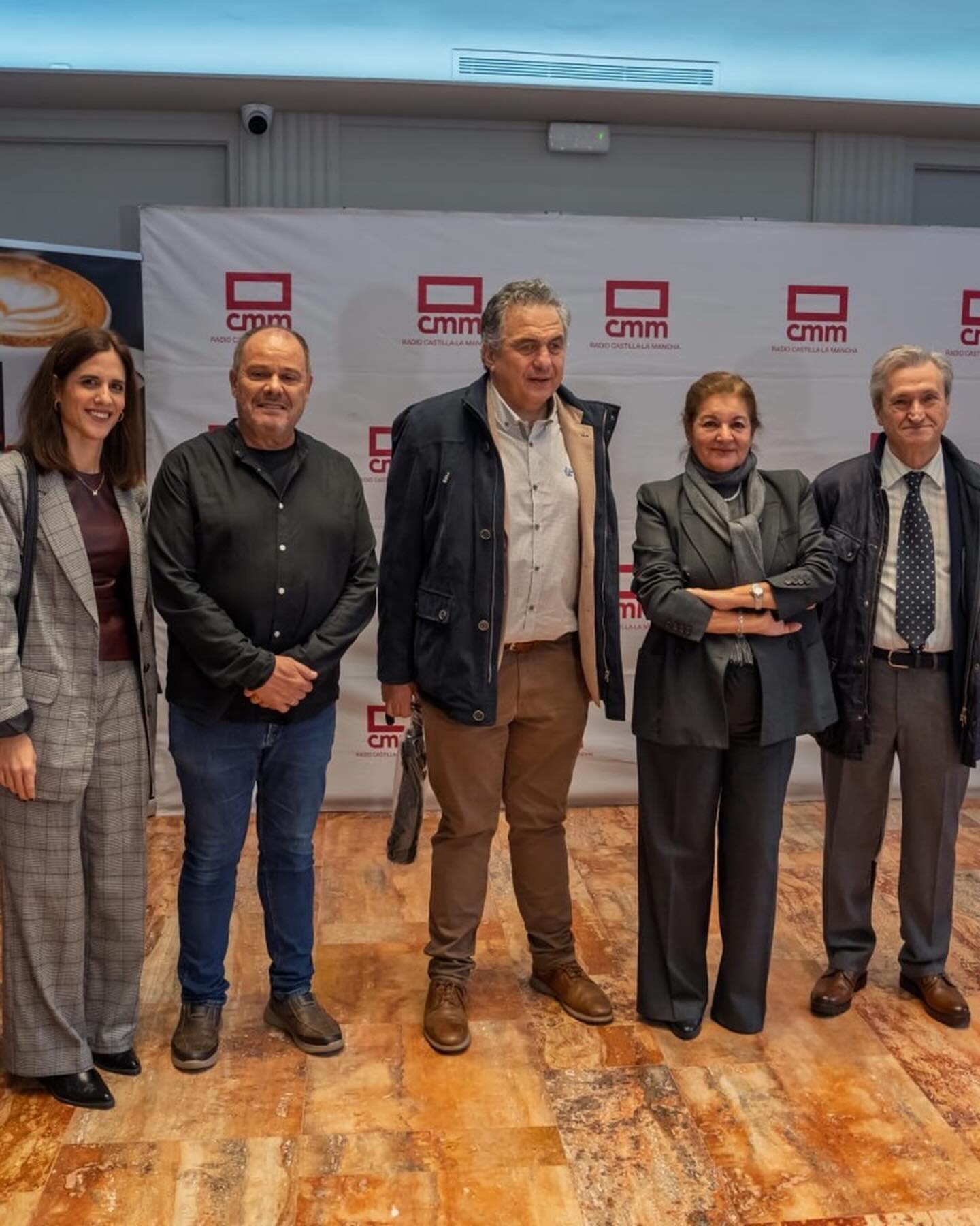 Carlos Javier Hernández junto a varios asistentes a la grabación de Ficción Sonora