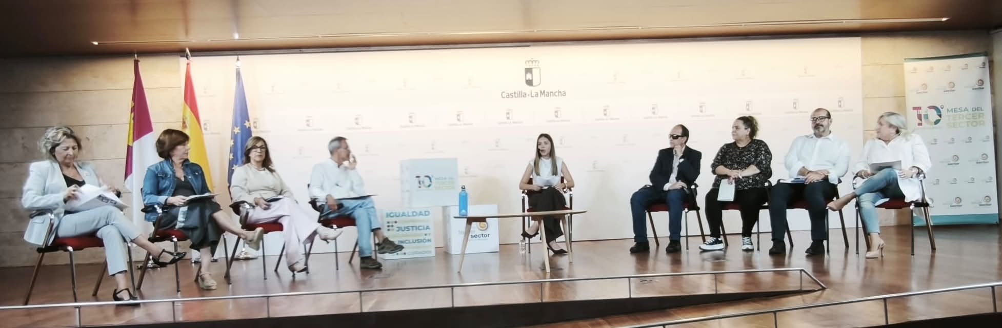 Mesa redonda durante el acto de celebración