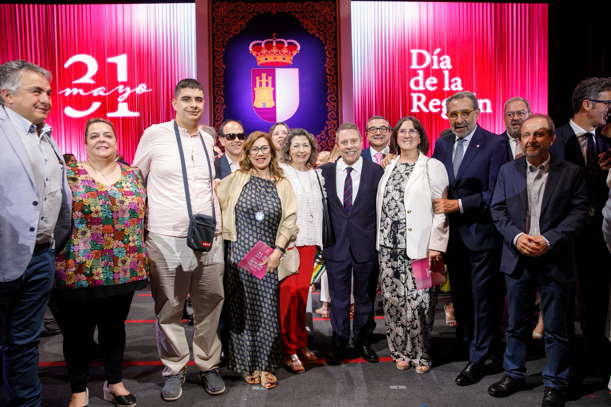 Foto de familia de los miembros de la Mesa del Tercer Sector junto a Emiliano García-Page, Presidente de la Junta de Comunidades de Castilla-La Mancha