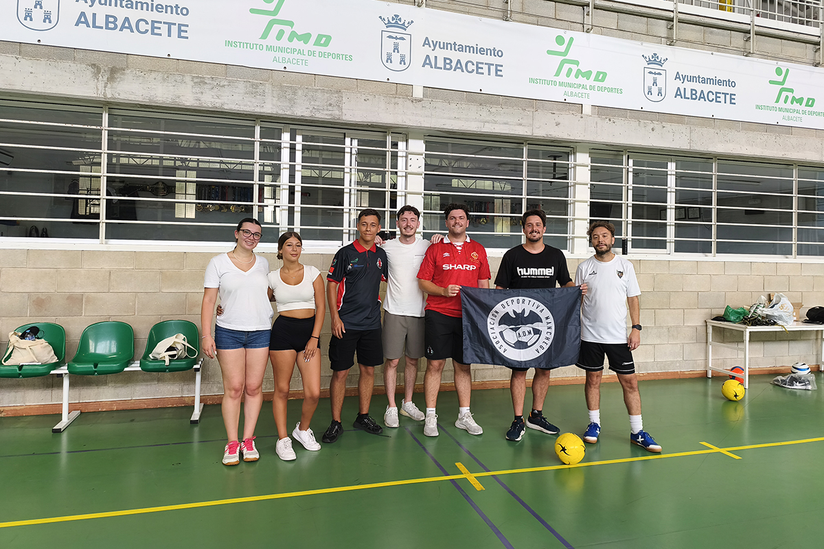 Participantes de la actividad en el Pabellón Juan de Toledo momentos antes de empezar la actividad
